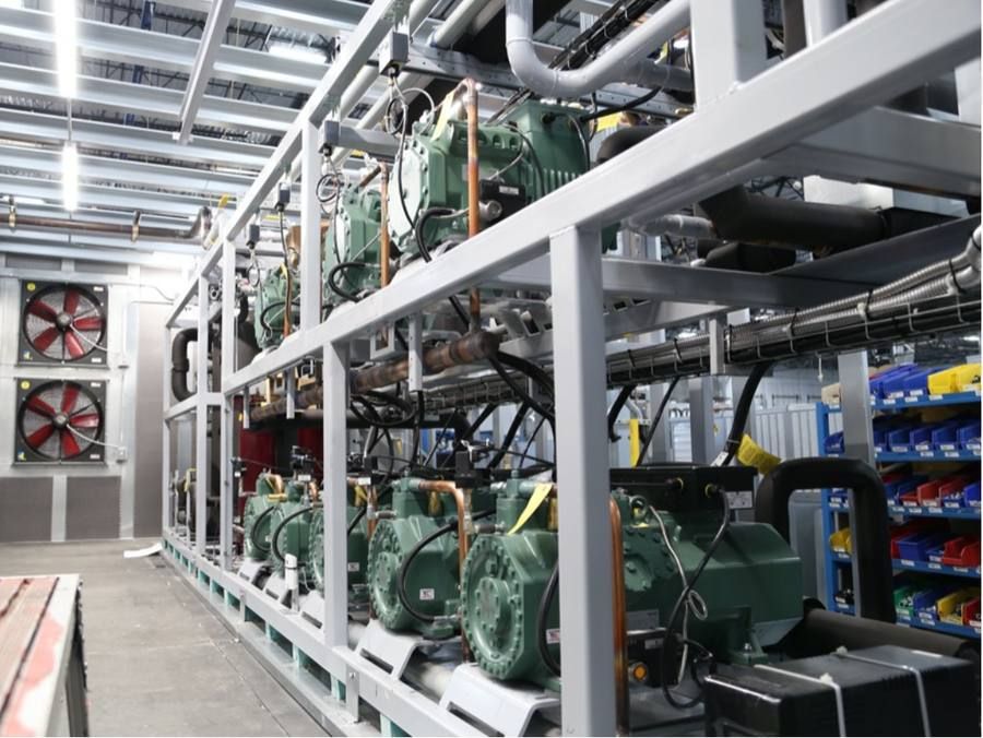 Supermarket compressor rack in a machine room